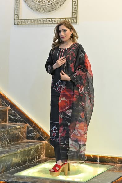 Black 3-Piece Suit with Red Embroidery – Timeless Elegance!