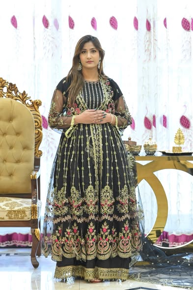 Black Fancy Maxi – Elegance & Glamour in Every Stitch!